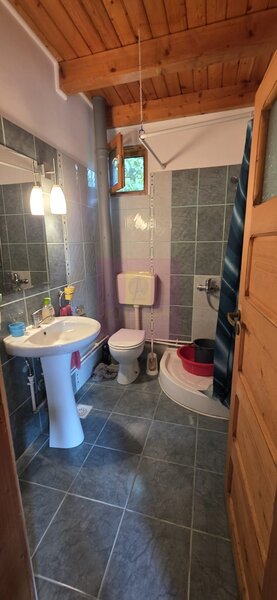 Cabana cu 5 camere de vanzare in Provita