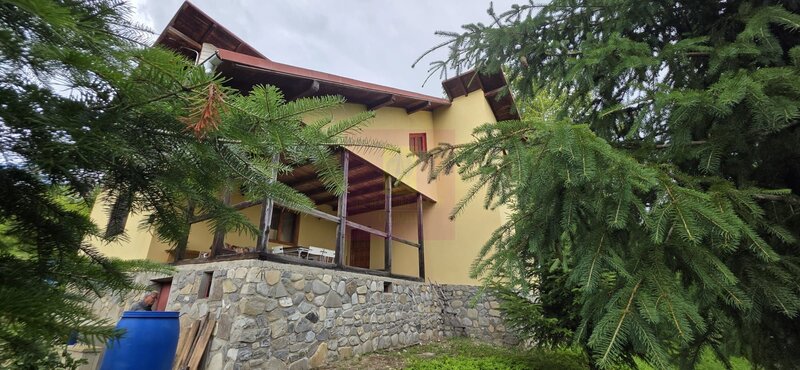 Cabana cu 5 camere de vanzare in Provita